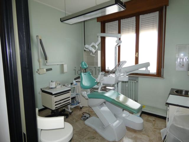 Locale in affitto di 130 m² in Viale Risorgimento