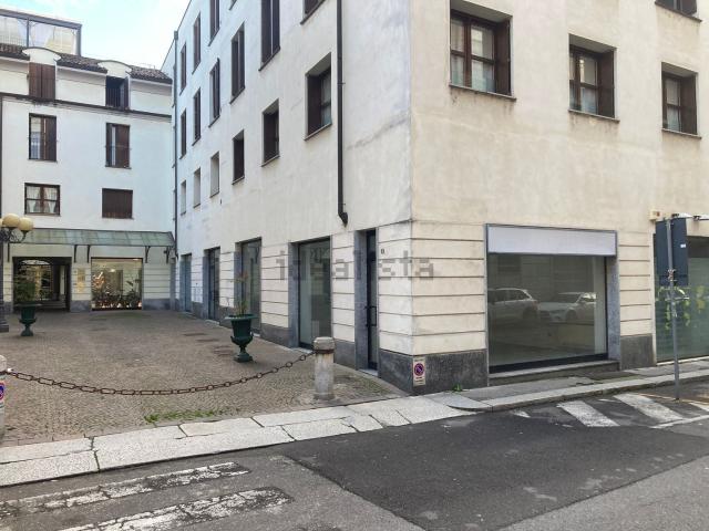 Locale in affitto di 130 m² in Largo Giacomo Matteotti