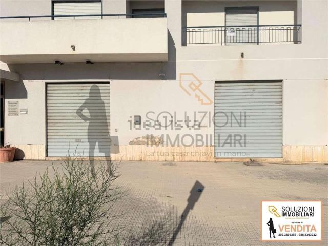 Locale in affitto di 130 m² in Piazza Giangiacomo Ciaccio Montalto