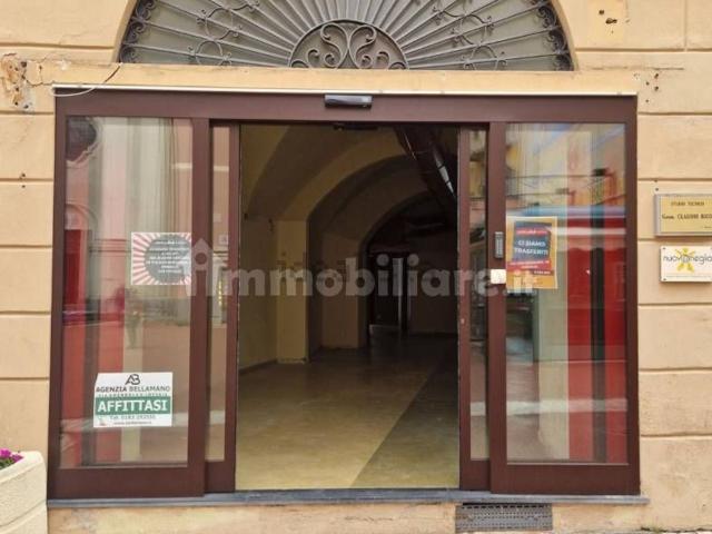 Locale in affitto di 130 m² in Piazza San Giovanni, 38