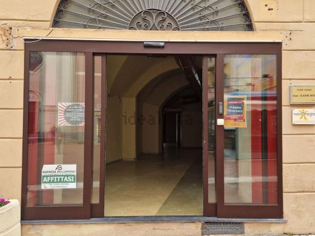 Locale in affitto di 130 m² in Piazza San Giovanni, 38