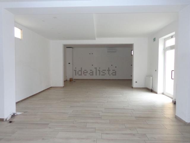 Locale in affitto di 131 m²