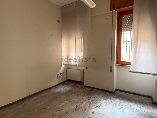Locale in affitto di 1336 m² in Via dell&apos Apollonion