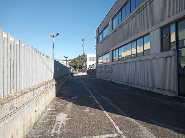 Locale in affitto di 133 m² in Via Caduti del Lavoro, 28