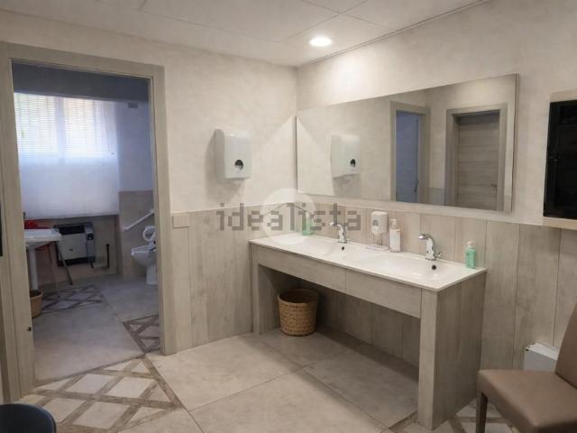 Locale in affitto di 133 m² in Via Don Emilio Mazza