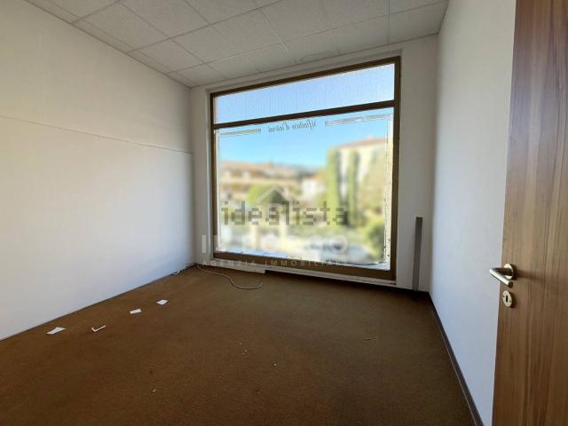 Locale in affitto di 133 m² in Via Primo Maggio, 271