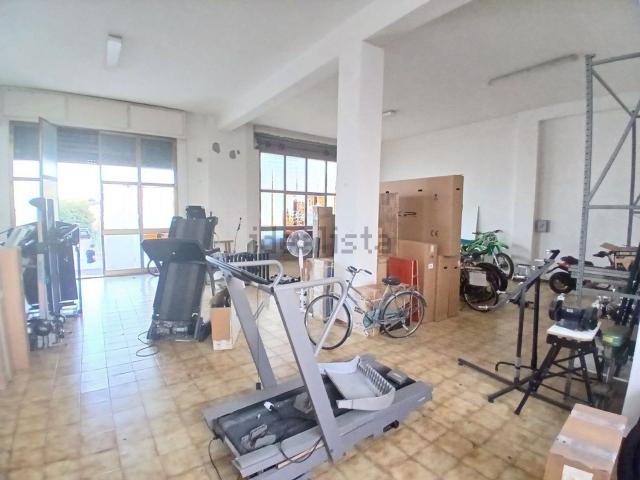 Locale in affitto di 134 m² in Via Achille Grandi