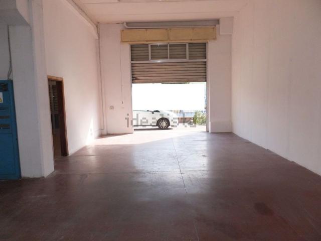 Locale in affitto di 135 m² in Via Caduti del Lavoro