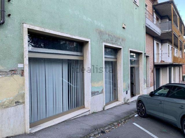 Locale in affitto di 135 m² in Via A. Grassi, 32