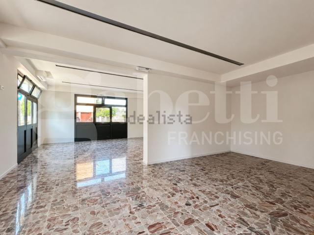 Locale in affitto di 135 m² in Via Erice