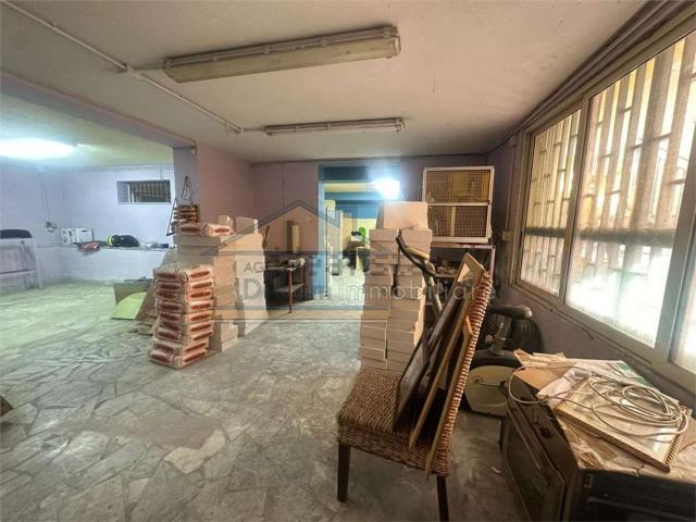 Locale in affitto di 135 m² in Via signorelli