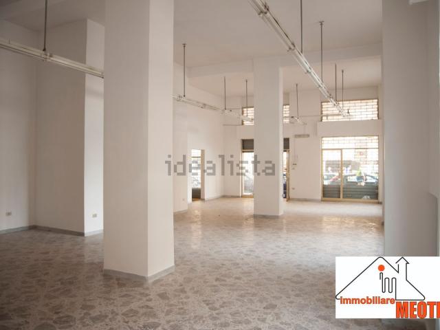 Locale in affitto di 135 m² in Via piave