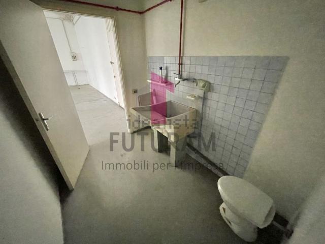 Locale in affitto di 135 m² in Via Torri