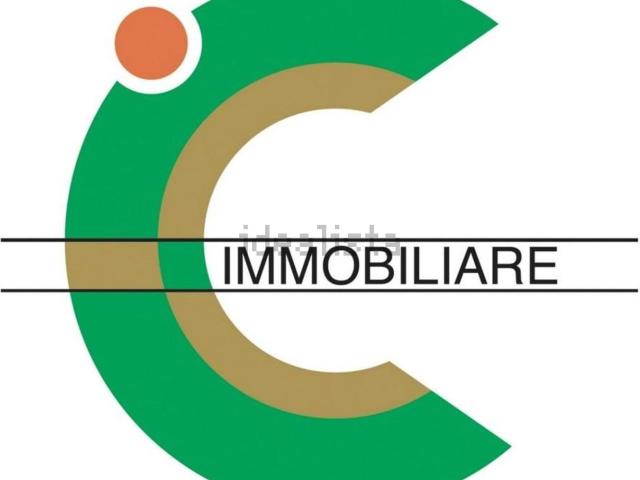 Locale in affitto di 135 m² in Via Ugo Foscolo