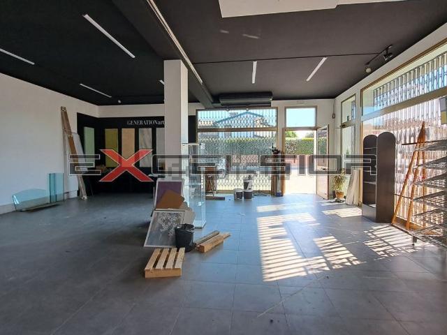 Locale in affitto di 135 m² in Piazza Vittorio Emanuele II, 1