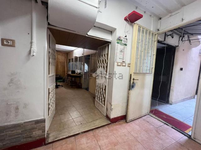 Locale in affitto di 136 m² in Via Cairoli