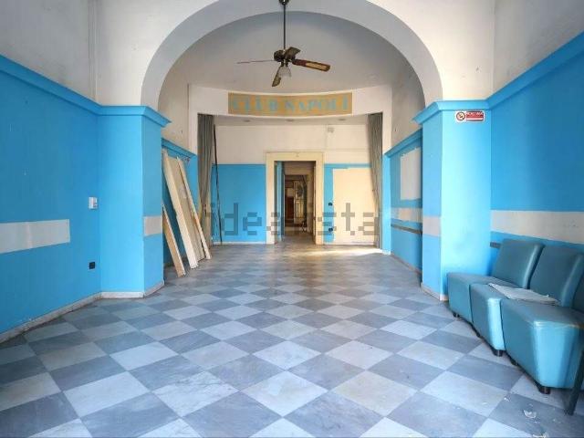 Locale in affitto di 136 m² in Via Alessio Simmaco Mazzocchi, 135