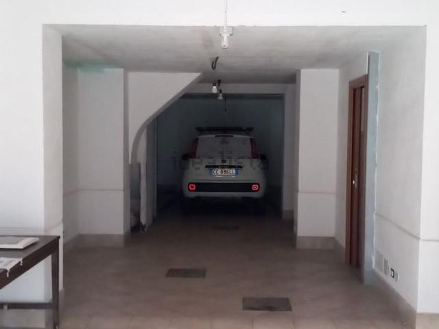 Locale in affitto di 136 m² in Via Francesco Bentivegna, 42