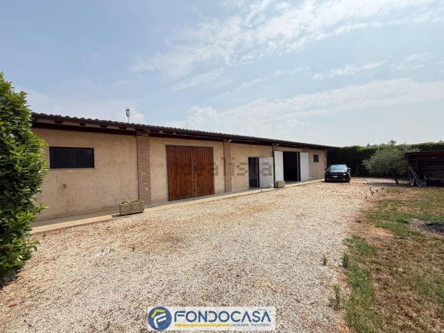 Locale in affitto di 136 m² in Via Silvio Pellico