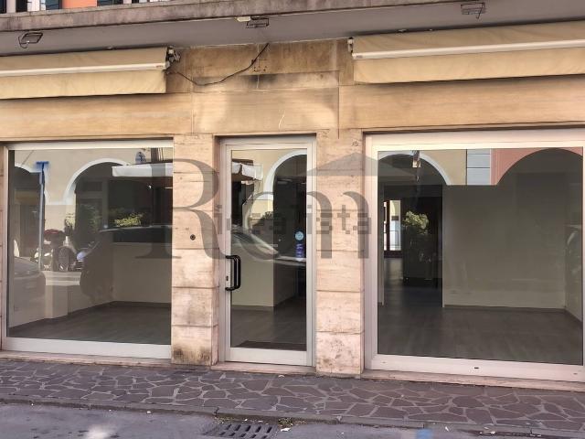 Locale in affitto di 138 m² in Via Alessandro Manzoni, 58