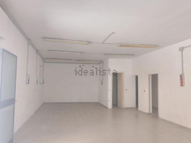 Locale in affitto di 138 m² in Via Tirino, 140