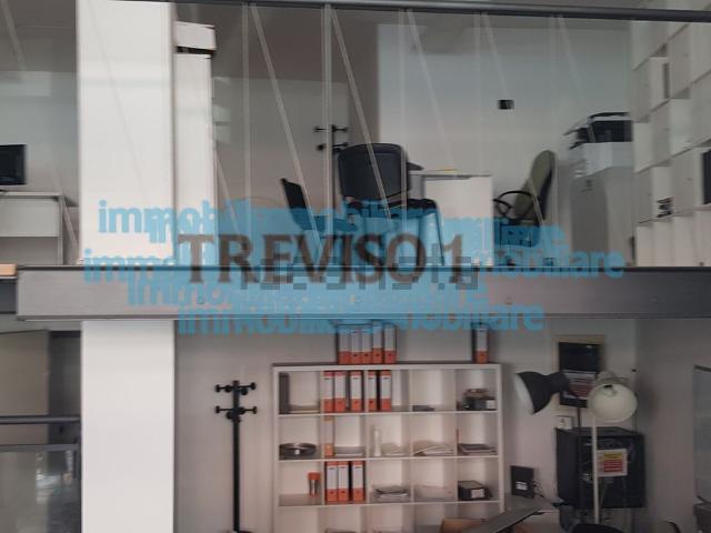 Locale in affitto di 138 m² in Viale IV Novembre, 68