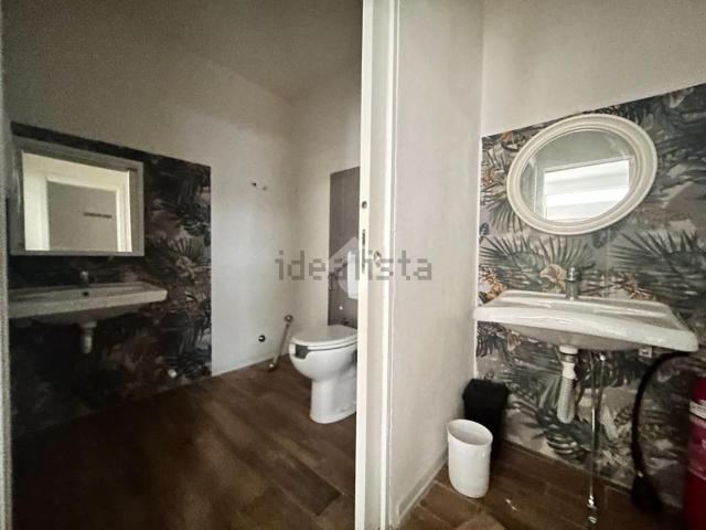 Locale in affitto di 139 m² in Via Genova, 186