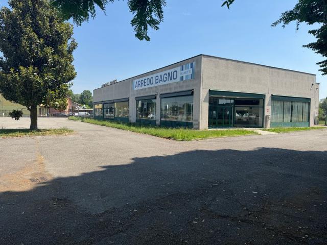 Locale in affitto di 1400 m² in Via Codognino, 46