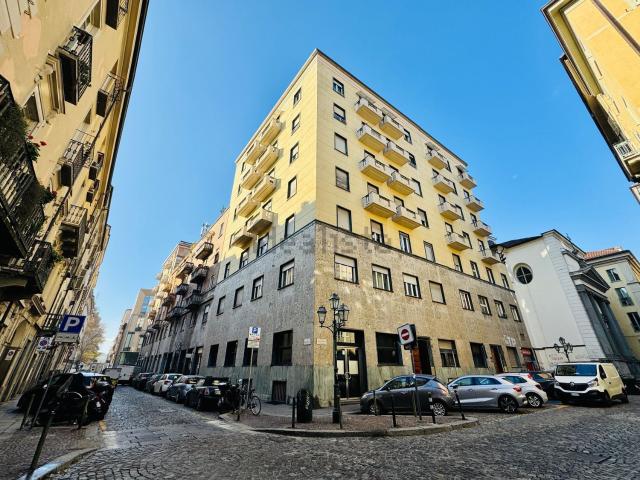 Locale in affitto di 1400 m² in Via Giuseppe Barbaroux, 37