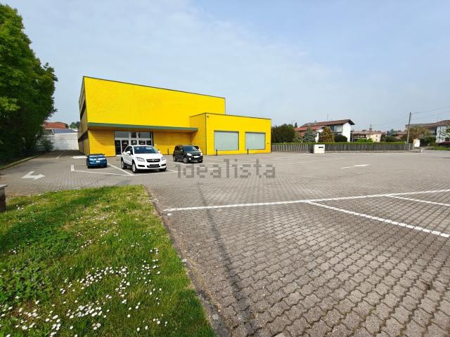 Locale in affitto di 1400 m² in Via Verbano