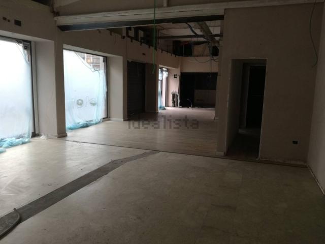 Locale in affitto di 140 m²