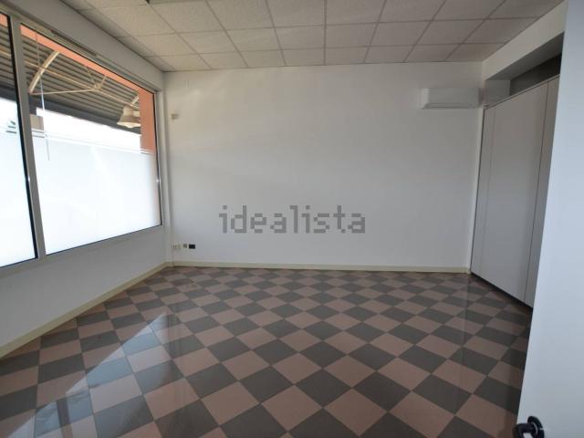 Locale in affitto di 140 m²