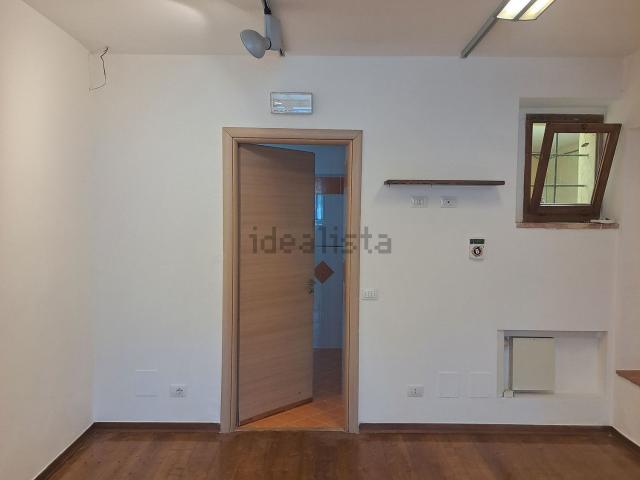 Locale in affitto di 140 m²