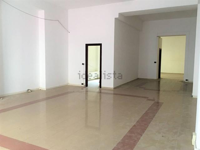 Locale in affitto di 140 m²