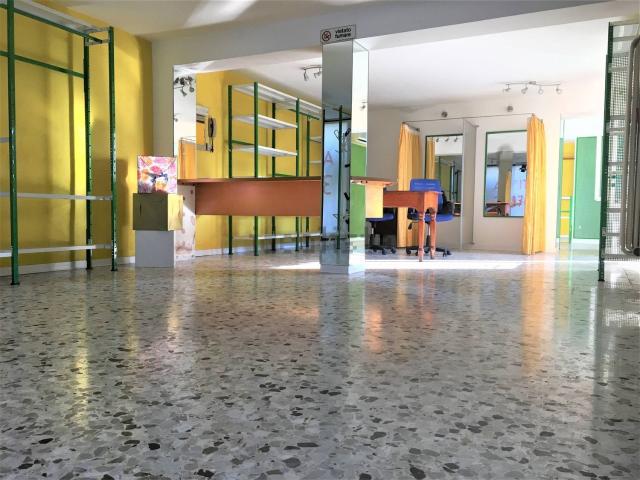 Locale in affitto di 140 m²