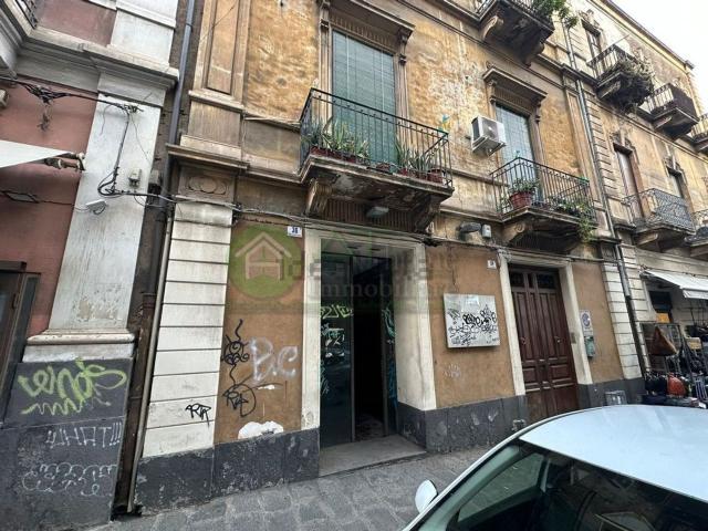 Locale in affitto di 140 m² in Via Caronda