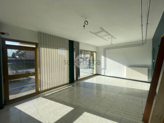 Locale in affitto di 140 m² in Via Castello
