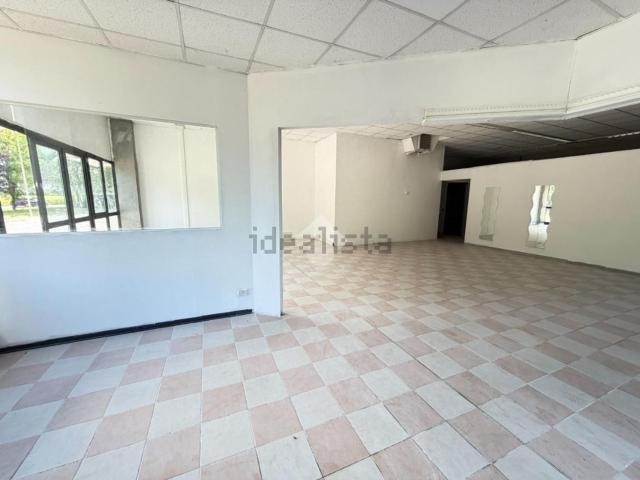 Locale in affitto di 140 m² in Via Chiesa Sud, 170