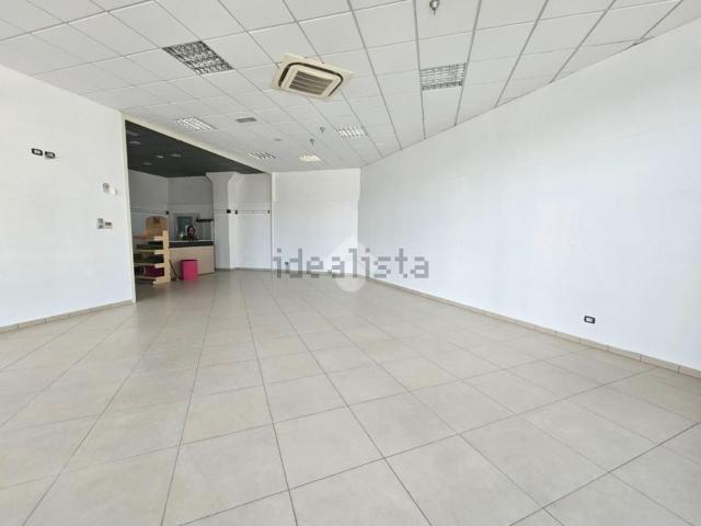 Locale in affitto di 140 m² in Via Aldo Palareti, 25