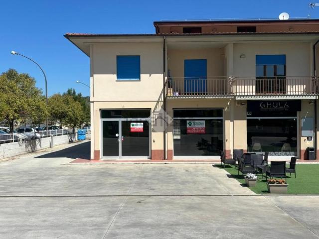 Locale in affitto di 140 m² in Via Alessandro Manzoni, 1