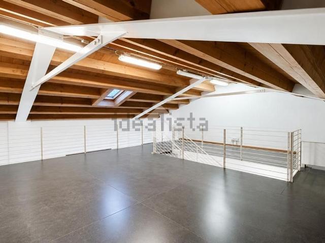 Locale in affitto di 140 m² in Via G. Marconi, 1