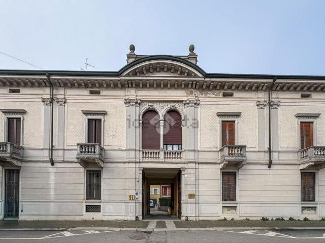 Locale in affitto di 140 m² in Via Giacomo Matteotti, 11