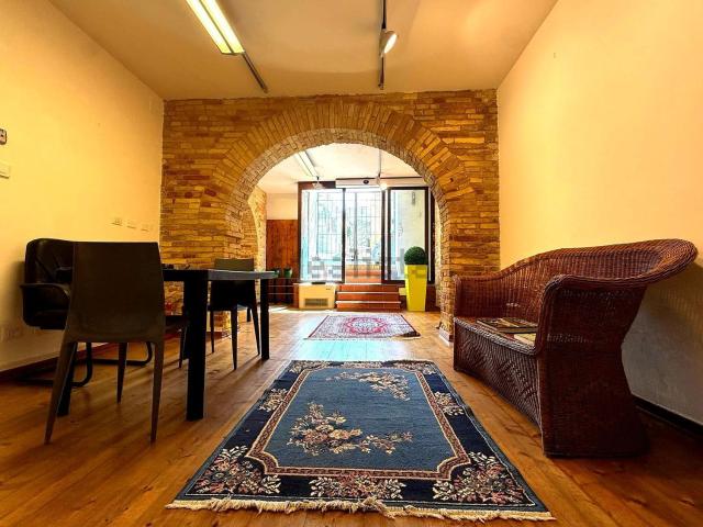 Locale in affitto di 140 m² in Via Guglielmo Oberdan