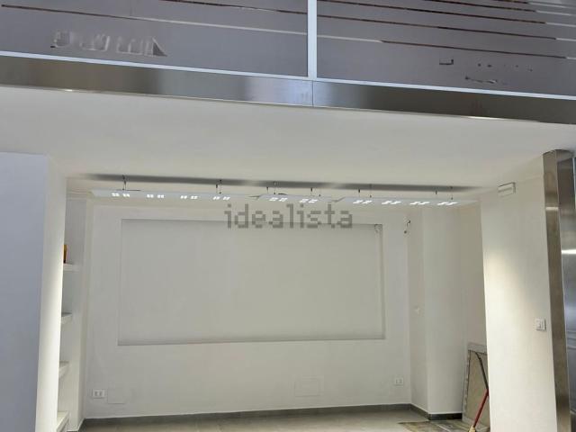 Locale in affitto di 140 m² in Via Guido Monaco