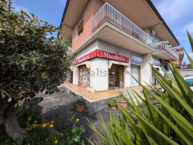 Locale in affitto di 140 m² in Via della Quercia
