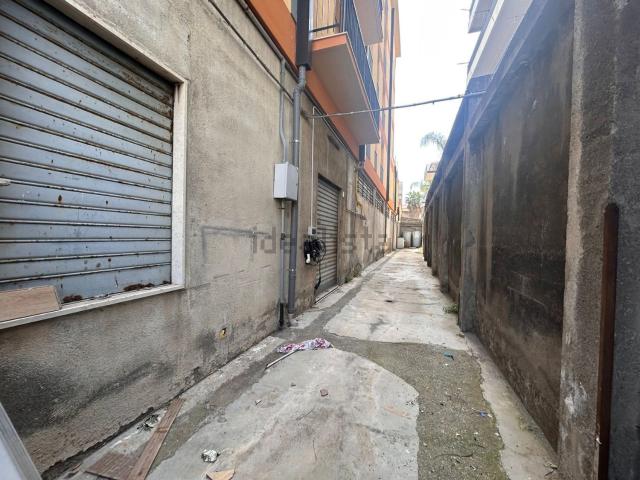 Locale in affitto di 140 m² in Via John Fitzgerald Kennedy, 68