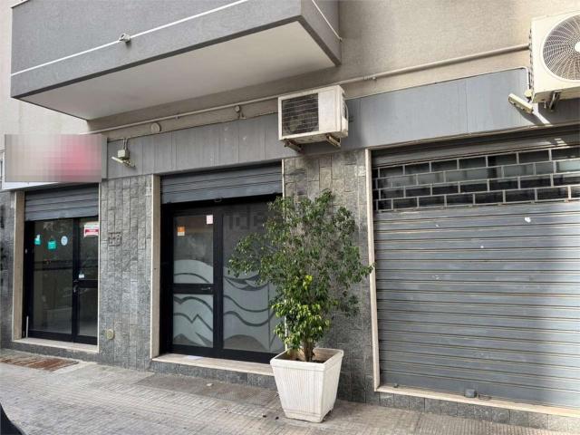 Locale in affitto di 140 m² in Via Orazio Flacco, 62