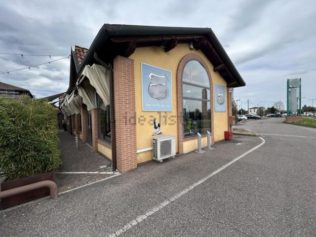 Locale in affitto di 140 m² in Via Levico