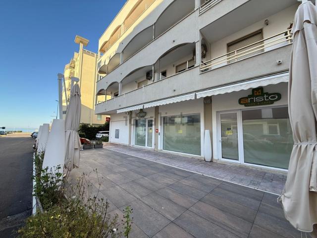 Locale in affitto di 140 m² in Via Ludovico Ariosto