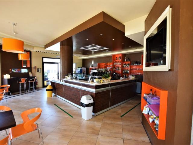 Locale in affitto di 140 m² in Via modena, 12